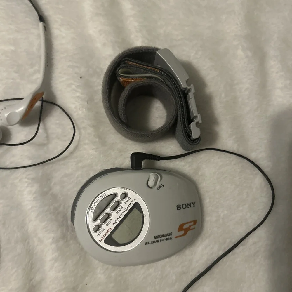 Near Mint Sony SRF-M85W S2 Sports Walkman Digital Radio AM/FM Weather Headphones